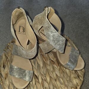 Diane von Furstenberg Gold Sculpted Wedge Size 7.5